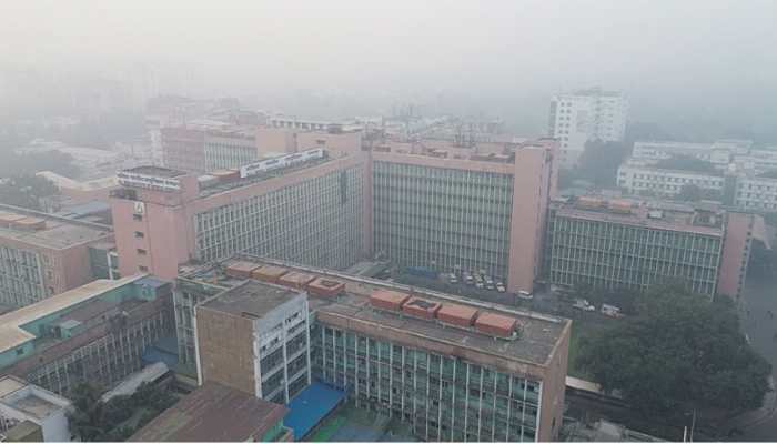 Unbreathable! Delhi NCR Air Quality Deteriorates: AQI Crosses 400, Enters 'Severe' Zone Unbreathable! Delhi NCR Air Quality Deteriorates: AQI Crosses 400, Enters 'Severe' Zone