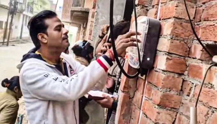 FIR Filed Against SP's Sambhal MP For Power Theft, Father Accused Of Threatening Government Officials FIR Filed Against SP's Sambhal MP For Power Theft, Father Accused Of Threatening Government Officials