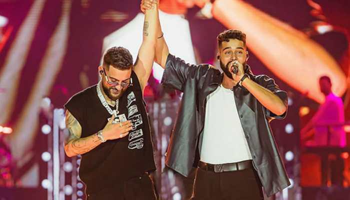 AP Dhillon Performs With Karan Aujla In Mumbai Amid Feud With Diljit Dosanjh AP Dhillon Performs With Karan Aujla In Mumbai Amid Feud With Diljit Dosanjh