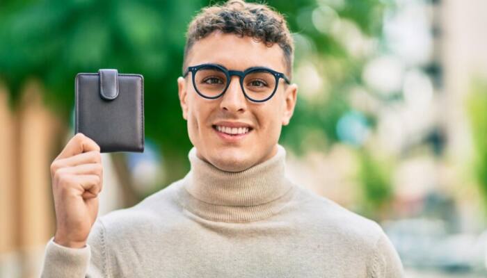 Buying a Men's Wallet: Stylish and Functional Options