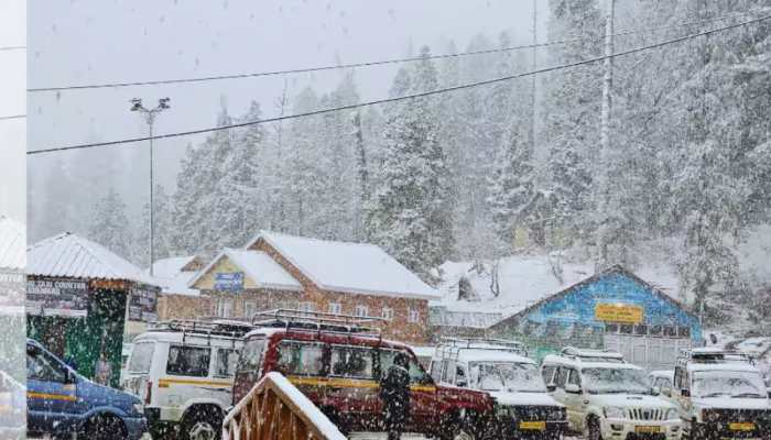 Jammu-Srinagar Highway Closed Due To Heavy Snowfall, Hundreds Of Vehicles Stranded Jammu-Srinagar Highway Closed Due To Heavy Snowfall, Hundreds Of Vehicles Stranded