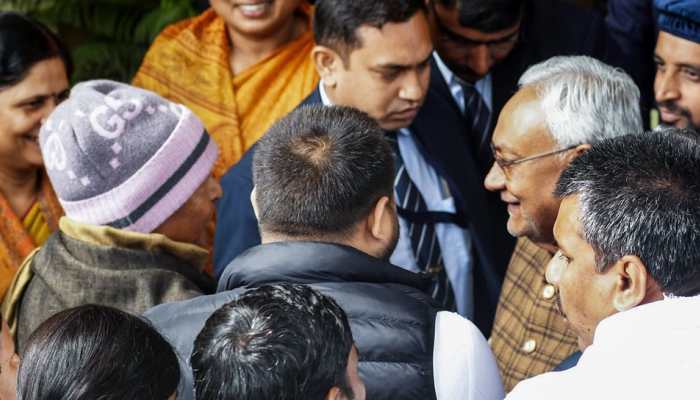 Bihar Politics: RJD Invites Nitish Kumar To Join Mahagathbandhan But Lalu, Tejashwi Not On Same Page Bihar Politics: RJD Invites Nitish Kumar To Join Mahagathbandhan But Lalu, Tejashwi Not On Same Page