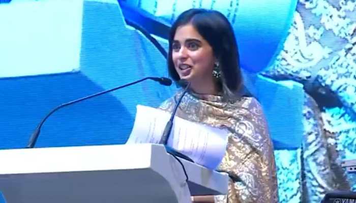 Isha Ambani Pays Tribute To Dhirubhai Ambani And Mukesh Ambani At Jamnagar Refinery’s 25th Anniversary Isha Ambani Pays Tribute To Dhirubhai Ambani And Mukesh Ambani At Jamnagar Refinery’s 25th Anniversary