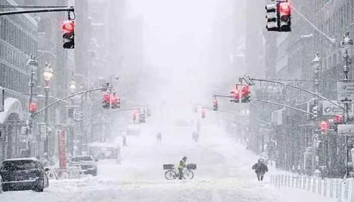 Massive Winter Storm Strikes U.S., 63 Million People Affected; 2 States Declare Emergency 