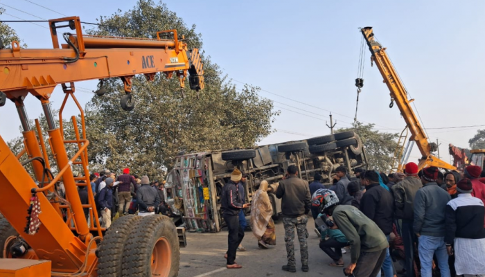 Three Schoolchildren Among Four Dead As Truck Overturns On Auto-Rickshaw In Jharkhand's Ramgarh Three Schoolchildren Among Four Dead As Truck Overturns On Auto-Rickshaw In Jharkhand's Ramgarh