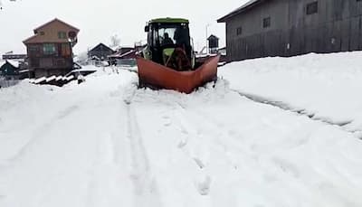 Amid Fresh Snowfall In Kashmir, Several Border Roads Closed