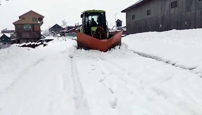 Amid Fresh Snowfall In Kashmir, Several Border Roads Closed Amid Fresh Snowfall In Kashmir, Several Border Roads Closed