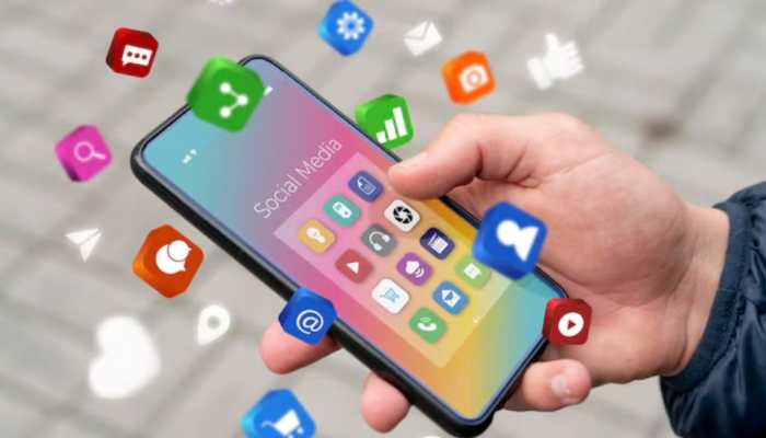 The Dark Side Of Social Media: How They Perpetuate The Label Of 'Dumb' For Women The Dark Side Of Social Media: How They Perpetuate The Label Of 'Dumb' For Women