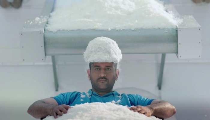 Champions Trophy 2025: MS Dhoni’s Coolest Move Yet; Uses DRS To ‘Beat The Heat’ In Promo – Watch Champions Trophy 2025: MS Dhoni’s Coolest Move Yet; Uses DRS To ‘Beat The Heat’ In Promo – Watch