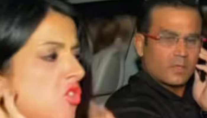 Did Virender Sehwag Fight With Wife Aarti Ahlawat In Car? Watch Viral Video Did Virender Sehwag Fight With Wife Aarti Ahlawat In Car? Watch Viral Video