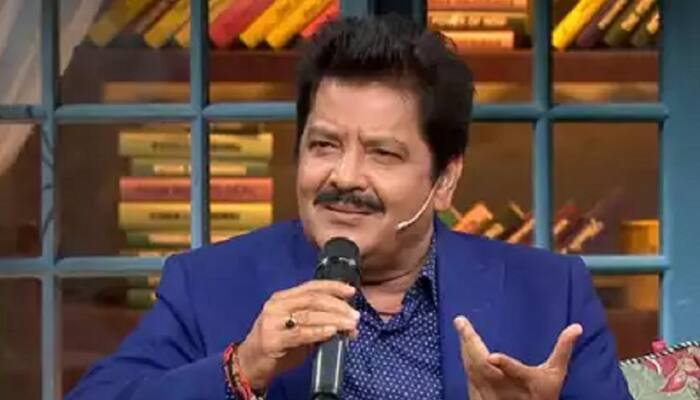 When Udit Narayan Kissed Karisma Kapoor &amp; Shreya Ghoshal; Their Reaction Brings Him More Criticism 