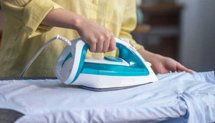 The Best Dry Irons for Effortless Ironing—Top Picks for 2025