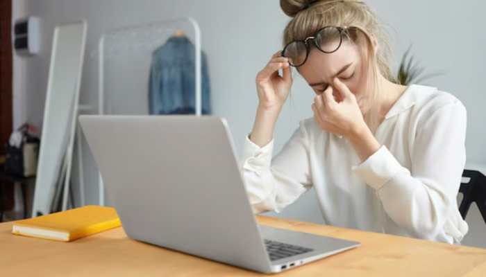 Laptop And Mobile Have Ruined Your Eyes? Follow The 20-20-20 Rule