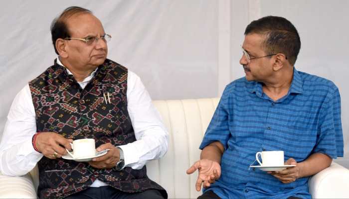 High Drama Outside Kejriwal's House: Anti-Graft Body Serves Notice To AAP Chief Seeking Proof Of MLA 'Poaching' Charge