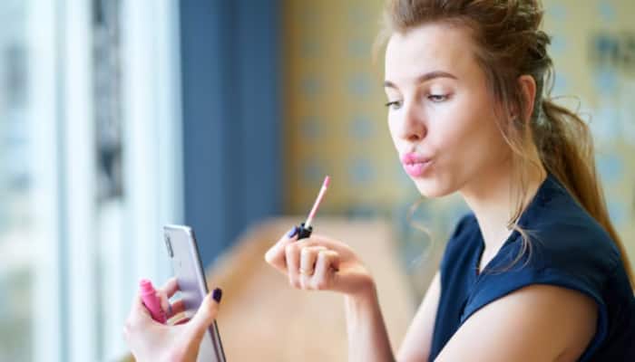 Shop these Top 5 Best Lip Glosses for a Stunning Shine 