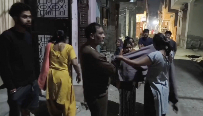 Earthquake In Delhi NCR: Strong Quake Jolts National Capital; Tremors Felt Across Noida, Gurgaon, Faridabad And Ghaziabad Earthquake In Delhi NCR: Strong Quake Jolts National Capital; Tremors Felt Across Noida, Gurgaon, Faridabad And Ghaziabad