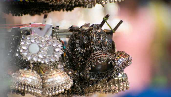 Timeless Elegance: The Beauty and Significance of Women's Jhumkas