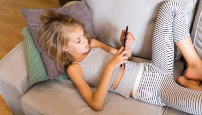 Excessive Screen Time Linked To Increased Anxiety And Depression In Teens, Study Reveals Excessive Screen Time Linked To Increased Anxiety And Depression In Teens, Study Reveals