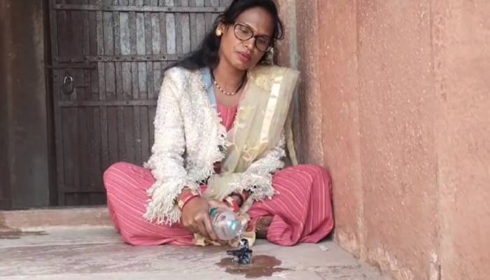 Maha Shivratri: Woman Performs Lord Shiva’s Abhishek Inside Taj Mahal, Watch 