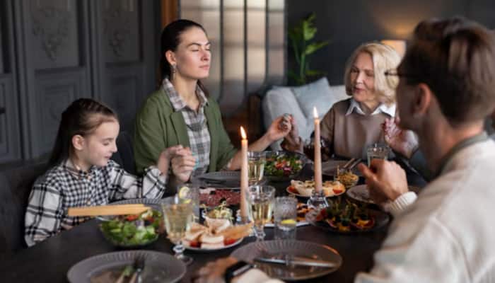 7 Reasons Why Having An Early Dinner Improves Digestion, Sleep, Weight Loss