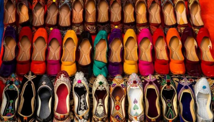 Buy these Best Ethnic &amp; Casual Footwear for Women on Holi Store Sale