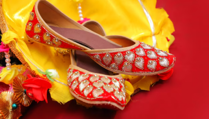 Holi Store Sale Alert: Buy these Best Ethnic Juttis for Women Holi Store Sale Alert: Buy these Best Ethnic Juttis for Women