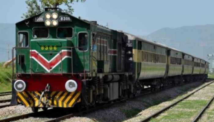  Pakistan Jaffar Express Hijack: BLA Claims 20 Soldiers Killed, Holds 182 Hostages, Warns Against Pakistani Airstrikes – Top Points