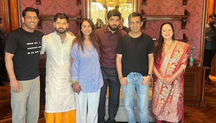 MS Dhoni & Gautam Gambhir Reunite At Rishabh Pant’s Sister’s Wedding, Pic Goes Viral MS Dhoni & Gautam Gambhir Reunite At Rishabh Pant’s Sister’s Wedding, Pic Goes Viral