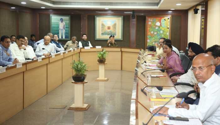 Can Delhi Become Pollution Free? CM Rekha Gupta Chairs High-Level Meeting To Make City Clean