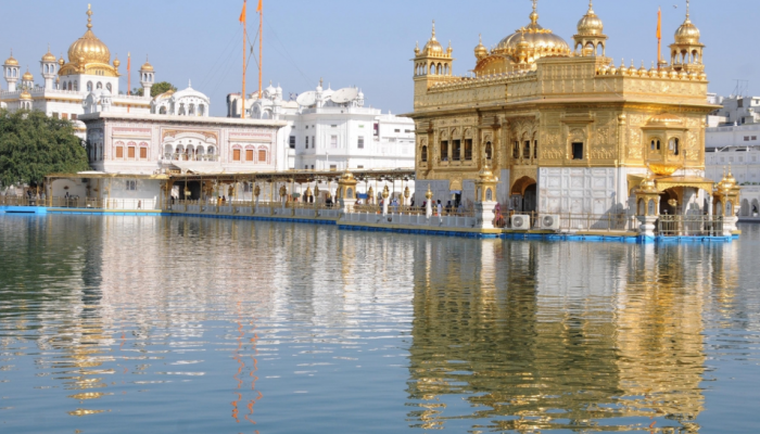 Punjab: Rod-Wielding Man Assaults Devotees In Golden Temple, Arrested Punjab: Rod-Wielding Man Assaults Devotees In Golden Temple, Arrested