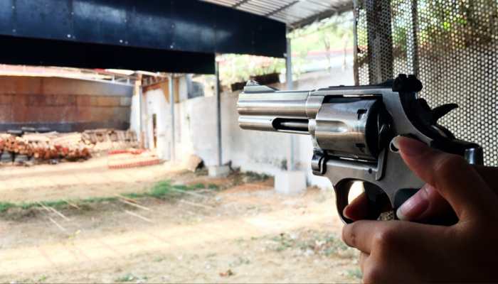 Bihar Shocker: Man Kills Teen, Her Father Before Shooting Himself Dead At Ara Railway Station Bihar Shocker: Man Kills Teen, Her Father Before Shooting Himself Dead At Ara Railway Station