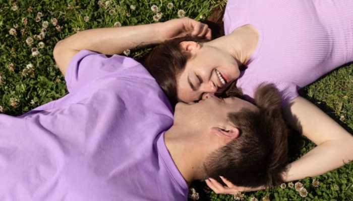 Love That Heals vs. Love That Hurts: Understanding Healthy And Toxic Relationships For Teenagers Love That Heals vs. Love That Hurts: Understanding Healthy And Toxic Relationships For Teenagers