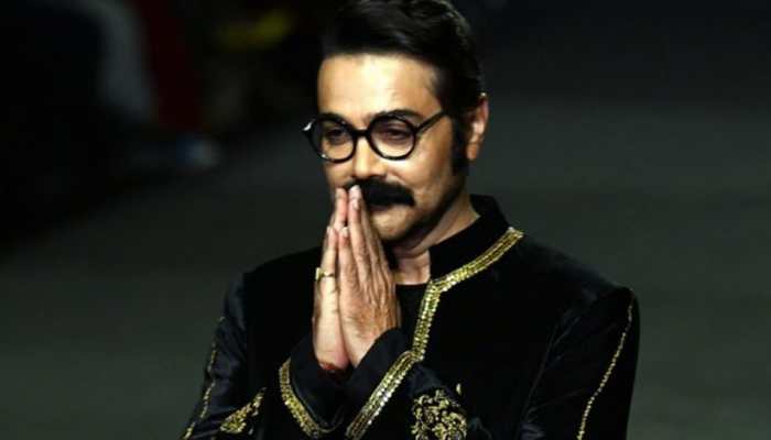 Famous Actor Prosenjit Chatterjee Walks The Ramp At Lakme Fashion Week x FDCI In Black Bengali Kochano Dhoti - Watch Famous Actor Prosenjit Chatterjee Walks The Ramp At Lakme Fashion Week x FDCI In Black Bengali Kochano Dhoti - Watch