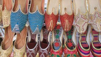 Top 4 Embellished Ethnic Mojaris Flats for Women