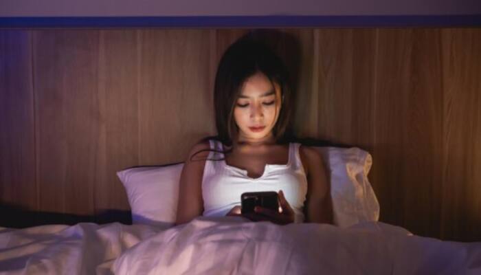 Scrolling Your Phone In Bed? Study Reveals It Increases Insomnia Risk By 59%
