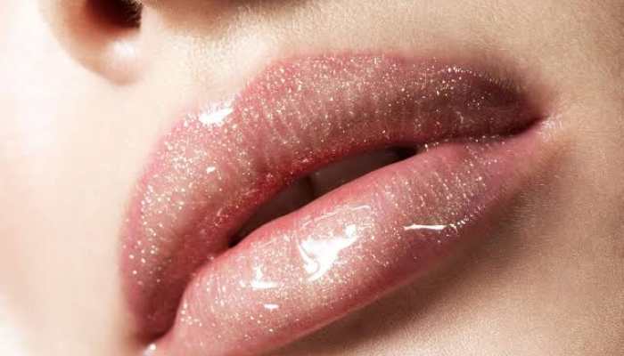 The Appeal and Versatility of Lip Gloss