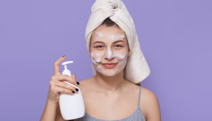 Top 4 Face Cleansers for Sensitive and Oily Skin: The Ultimate Guide Top 4 Face Cleansers for Sensitive and Oily Skin: The Ultimate Guide
