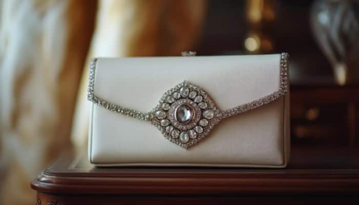 Glam Up Your Look with these Stylish Clutches for Women’s