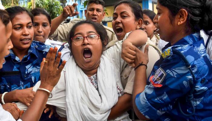 Waqf Bill Protest Rocks Kolkata, Streets Blocked At Park Circus