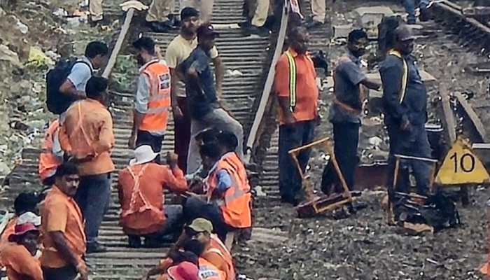 Western Railway Announces Mega Block For Repair Of Bridge Between Mahim And Bandra; 334 Trains Cancelled Western Railway Announces Mega Block For Repair Of Bridge Between Mahim And Bandra; 334 Trains Cancelled