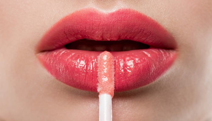 Your Path to Fuller Lips: A Guide to Buying Lip Plumpers and Glosses