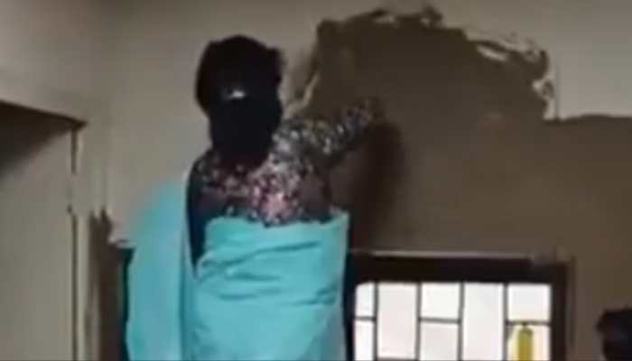 Delhi University College Principal Coats Classroom Walls With Cow Dung, Reason Will SHOCK You
