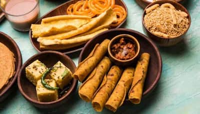 7 Desi Indian Snacks To Enjoy While Watching Your Favourite TV Series Or IPL Match