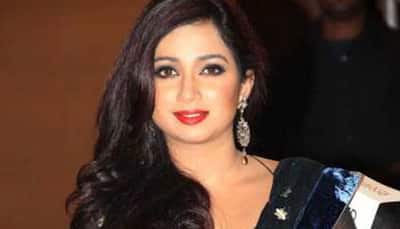 Shreya Ghoshal Pays Soulful Tribute to Lata Mangeshkar At Kolkata LIVE Performance
