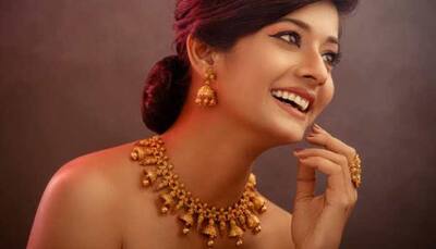 Shop Stunning Women’s Earrings at Myntra Fashion Carnival Sale