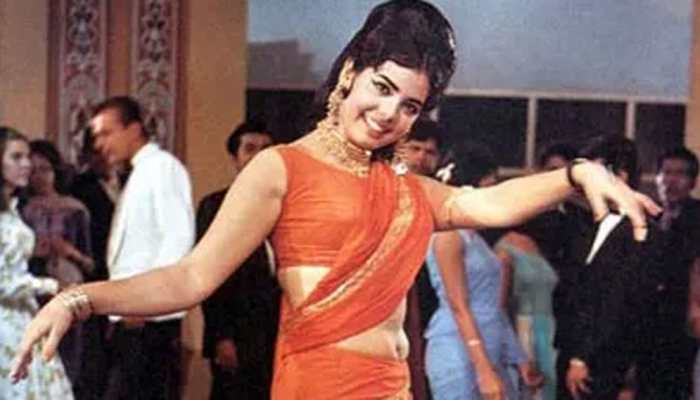 'Aye Moti, I Love You Yaar, Marry Me': When THIS Legendary Director Made 1000 Marriage Proposals To Mumtaz 