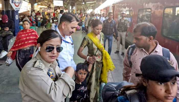 Tatkal Ticket Booking Timing: 9:45 or 9:55? Follow THESE Tips To Get Your Ticket Confirmed On IRCTC Tatkal Ticket Booking Timing: 9:45 or 9:55? Follow THESE Tips To Get Your Ticket Confirmed On IRCTC