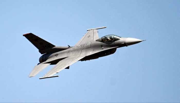 India Shoots Down Pakistan F-16 Near Sargodha Air Base Amid Rising Tensions | VIDEO India Shoots Down Pakistan F-16 Near Sargodha Air Base Amid Rising Tensions | VIDEO