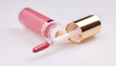The Beauty of Lip Gloss: Shine, Hydration & Everyday Glam