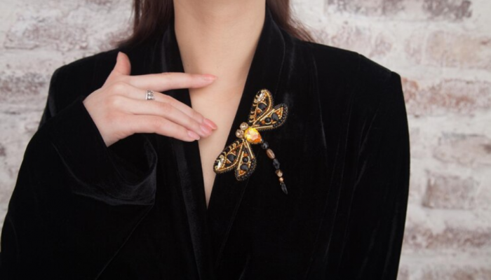 Sparkle Up Your Look: 4 Unique Brooch Designs to Complement Every Outfit Sparkle Up Your Look: 4 Unique Brooch Designs to Complement Every Outfit